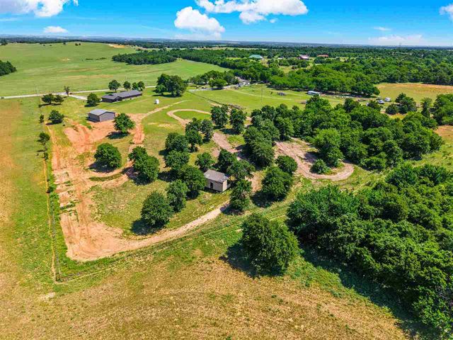 20077 NE Wolf Rd, Fletcher, OK 73541