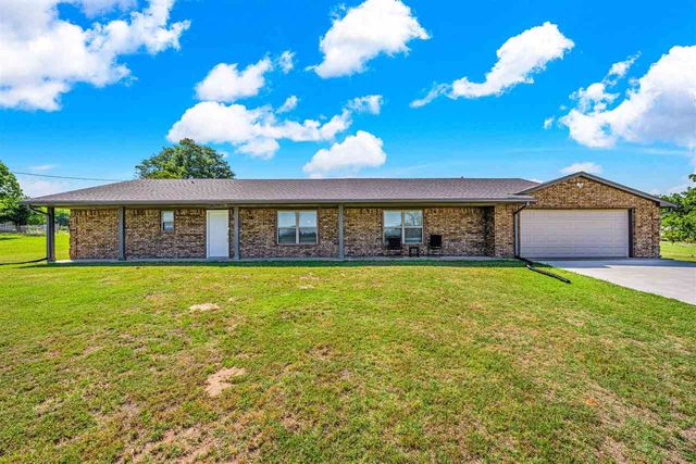20077 NE Wolf Rd, Fletcher, OK 73541
