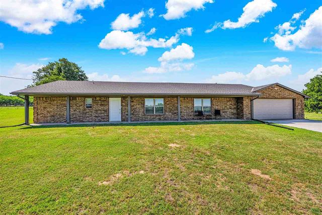 20077 NE Wolf Rd, Fletcher, OK 73541