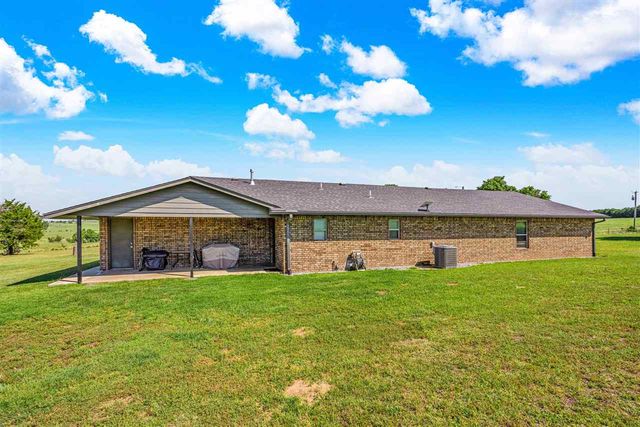 20077 NE Wolf Rd, Fletcher, OK 73541