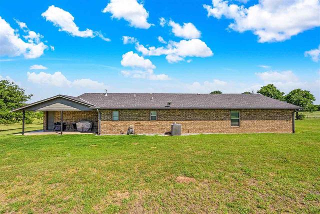 20077 NE Wolf Rd, Fletcher, OK 73541