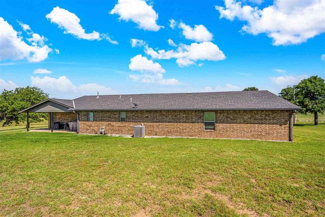 20077 NE Wolf Rd, Fletcher, OK 73541