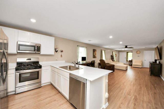 332 Riverwood Village Lane, Sealy, TX 77474
