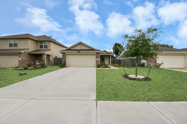 332 Riverwood Village Lane, Sealy, TX 77474
