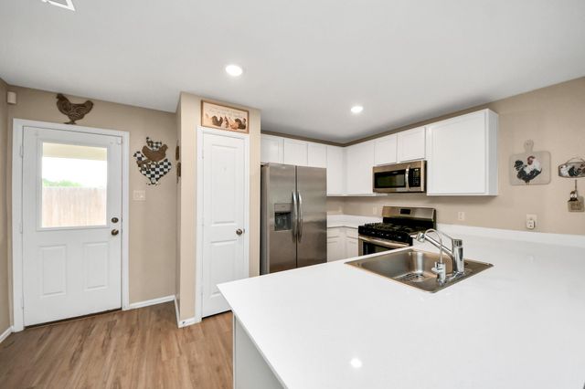 332 Riverwood Village Lane, Sealy, TX 77474