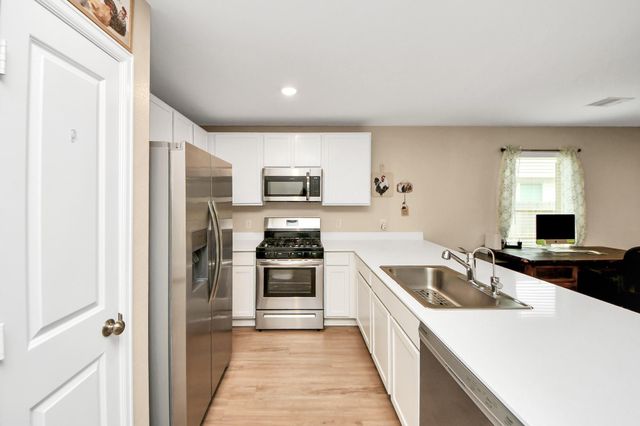 332 Riverwood Village Lane, Sealy, TX 77474