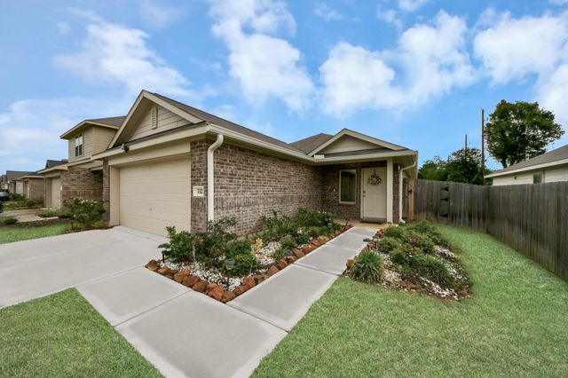332 Riverwood Village Lane, Sealy, TX 77474