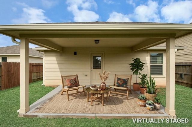 332 Riverwood Village Lane, Sealy, TX 77474