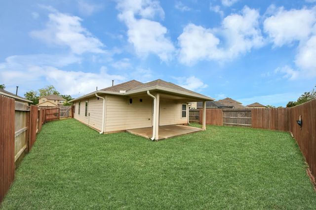 332 Riverwood Village Lane, Sealy, TX 77474