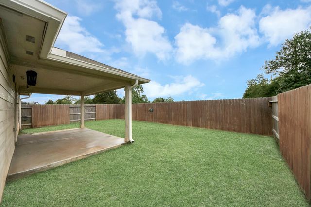 332 Riverwood Village Lane, Sealy, TX 77474