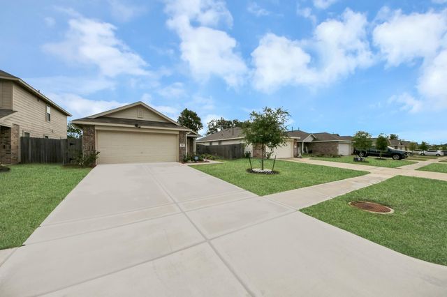 332 Riverwood Village Lane, Sealy, TX 77474