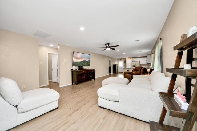 332 Riverwood Village Lane, Sealy, TX 77474