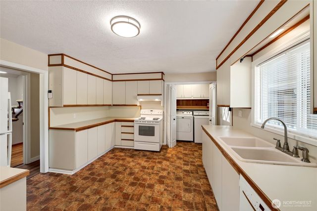 10104 48th Avenue E, Tacoma, WA 98446