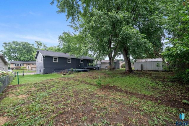 917 S Grandview Ave, Sioux Falls, SD 57103