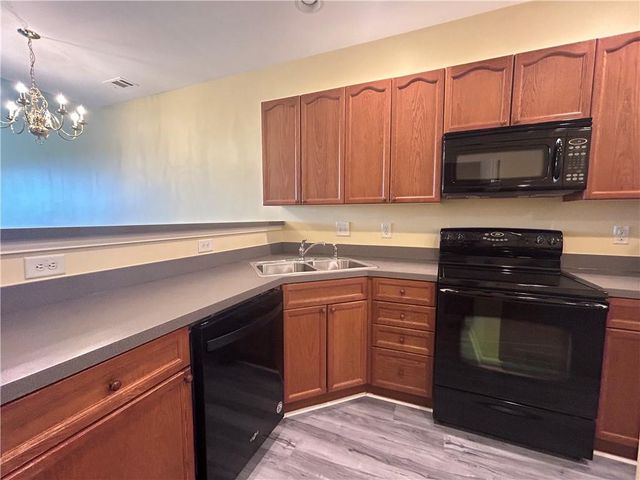 1992 Hoods Fort Circle NW 22, Kennesaw, GA 30144