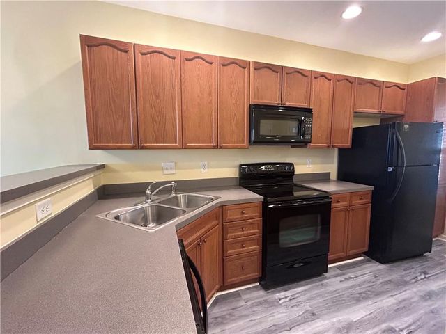 1992 Hoods Fort Circle NW 22, Kennesaw, GA 30144