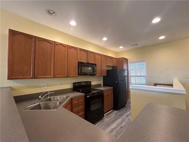 1992 Hoods Fort Circle NW 22, Kennesaw, GA 30144