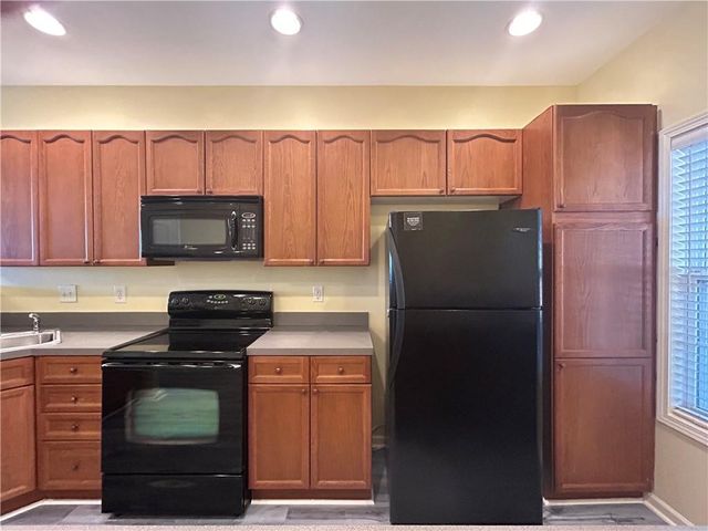 1992 Hoods Fort Circle NW 22, Kennesaw, GA 30144