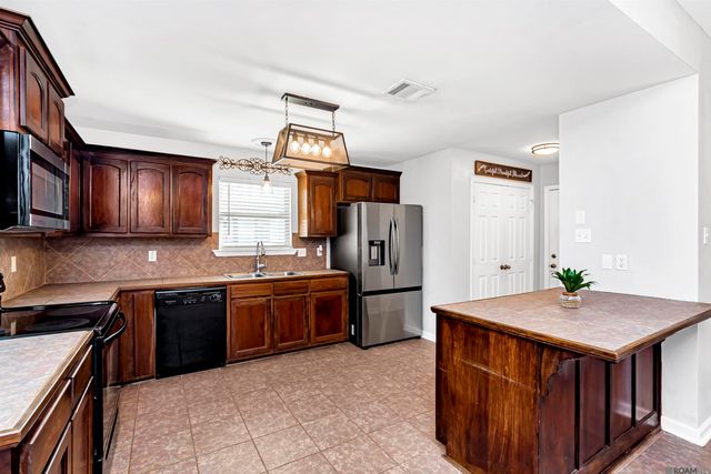 11553 Mary Lee Dr, Denham Springs, LA 70726