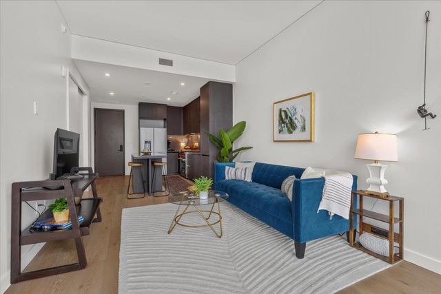 610 Davis ST 1909, Austin, TX 78701
