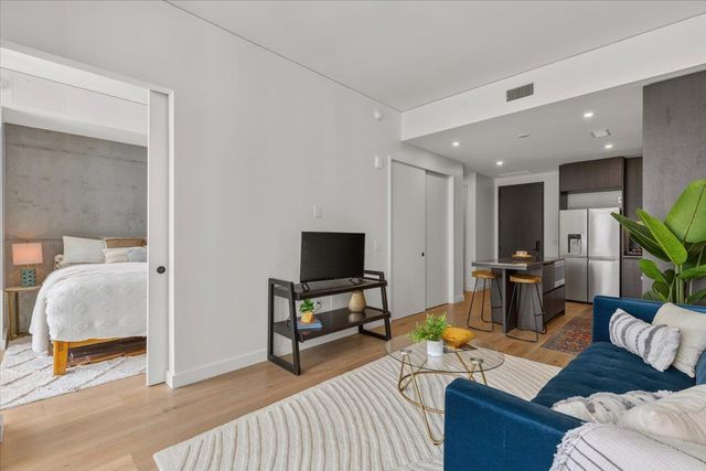 610 Davis ST 1909, Austin, TX 78701