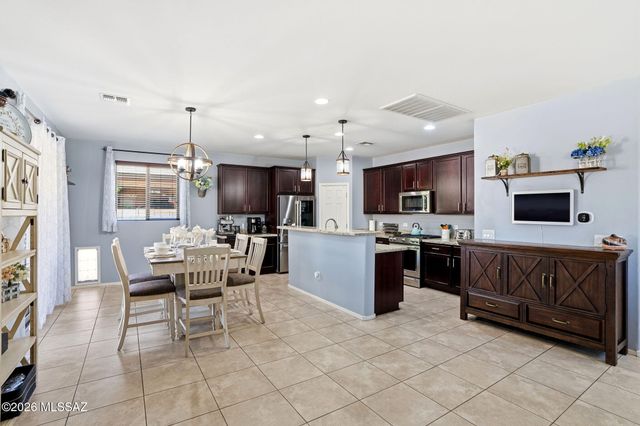 211 E Refuge Loop, Vail, AZ 85641