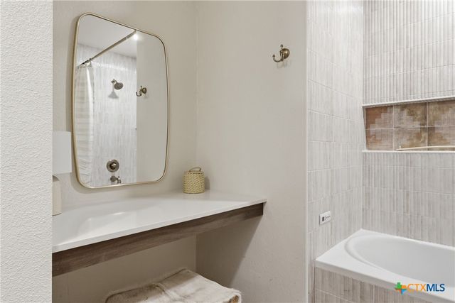 118 Santa Fe, Victoria, TX 77904