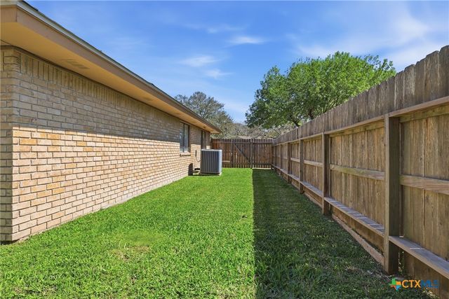118 Santa Fe, Victoria, TX 77904