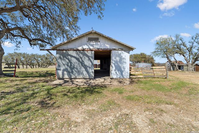 0009 Clearwater, Comfort, TX 78013
