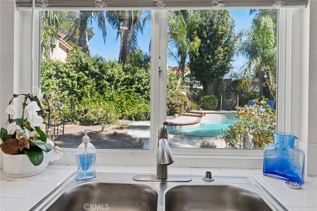 39710 Almansa Court, Murrieta, CA 92562