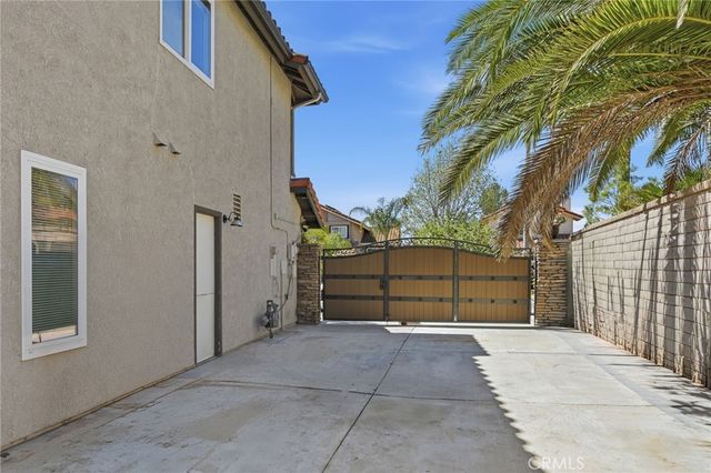 39710 Almansa Court, Murrieta, CA 92562