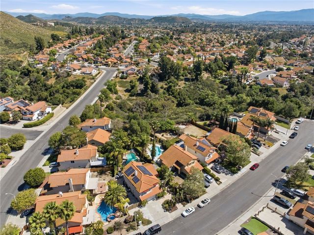 39710 Almansa Court, Murrieta, CA 92562