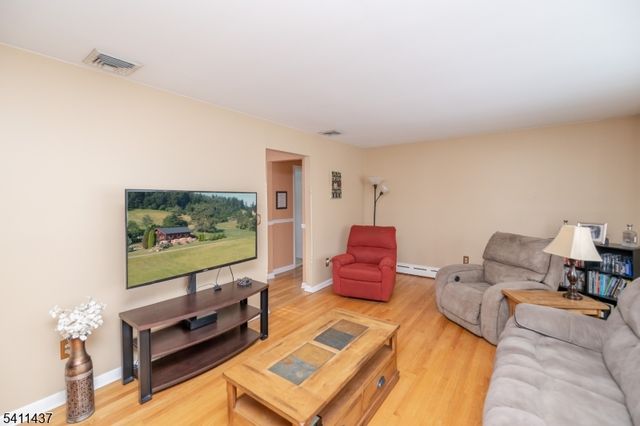 100 Eyland Ave, Roxbury Twp., NJ 07876