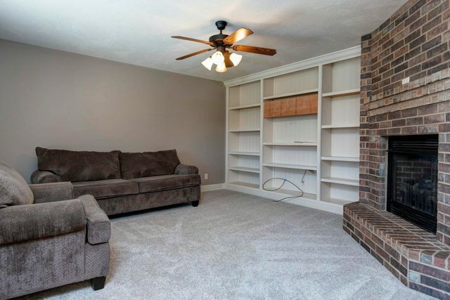 1382 S Cumberland Avenue, Republic, MO 65738