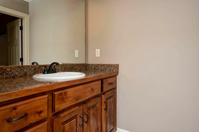 1382 S Cumberland Avenue, Republic, MO 65738