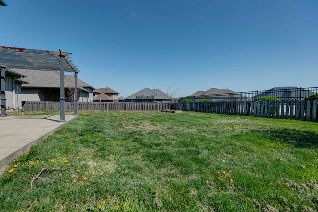 1382 S Cumberland Avenue, Republic, MO 65738