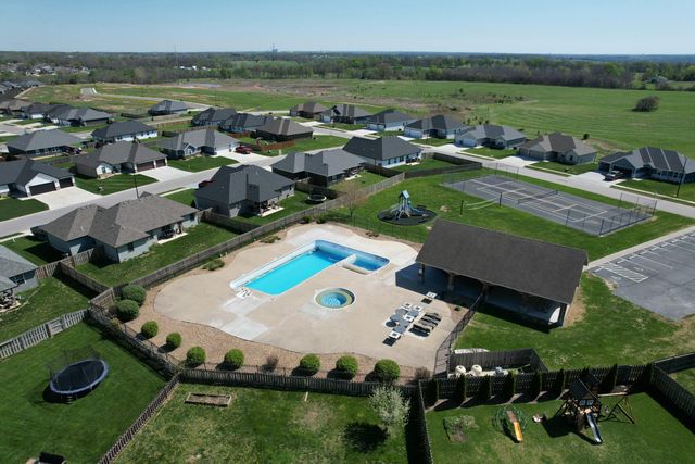 1382 S Cumberland Avenue, Republic, MO 65738