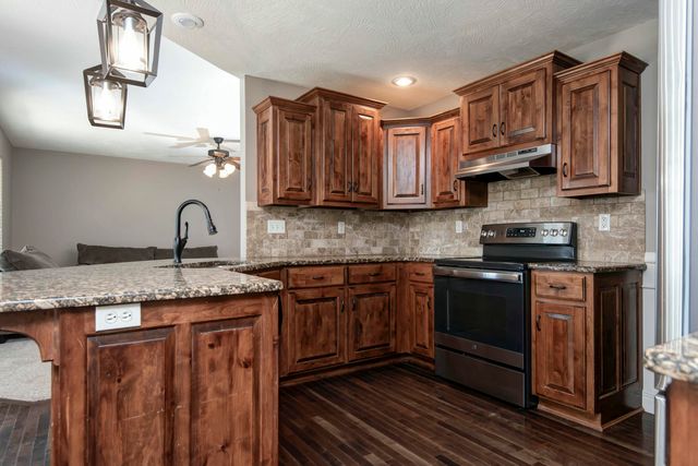 1382 S Cumberland Avenue, Republic, MO 65738