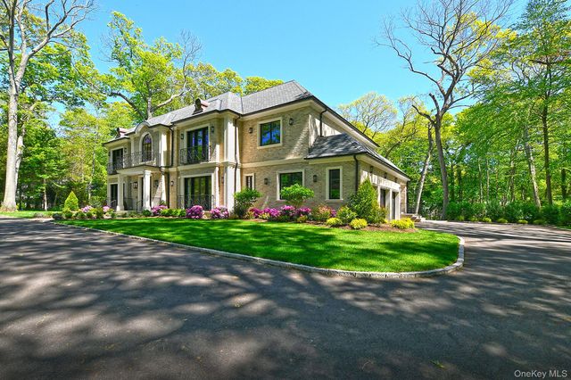 20 Knollwood Road, Brookville, NY 11545