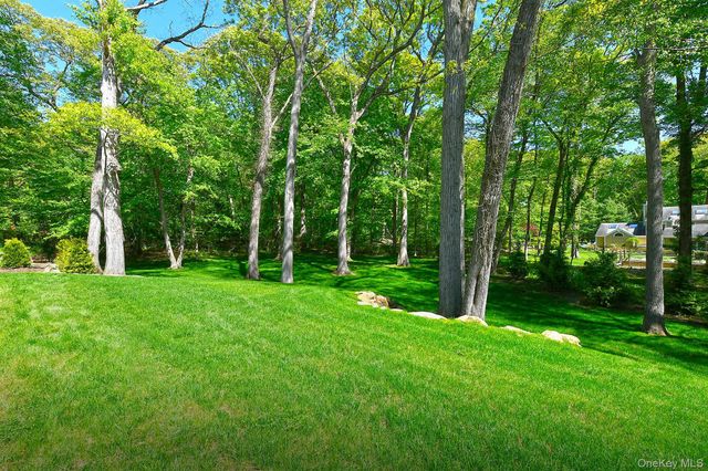 20 Knollwood Road, Brookville, NY 11545