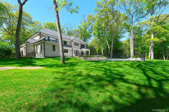 20 Knollwood Road, Brookville, NY 11545