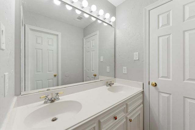 3207 Scenic Elm Street, Houston, TX 77059