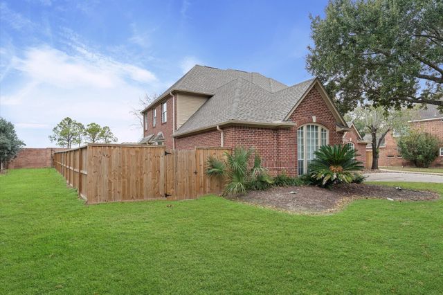 3207 Scenic Elm Street, Houston, TX 77059