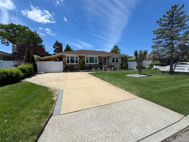 98 W 8th Street, Deer Park, NY 11729