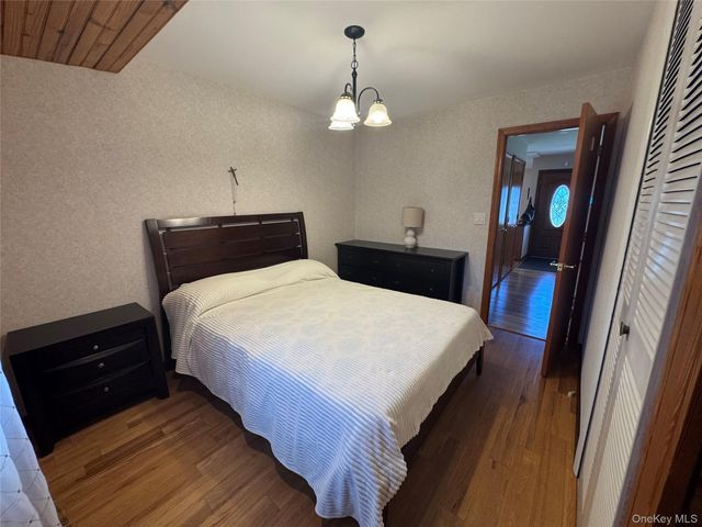 98 W 8th Street, Deer Park, NY 11729