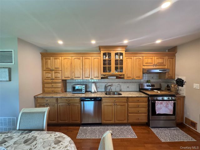 98 W 8th Street, Deer Park, NY 11729