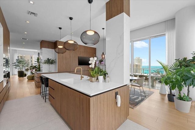 900 Brickell Key Blvd 1604, Miami, FL 33131