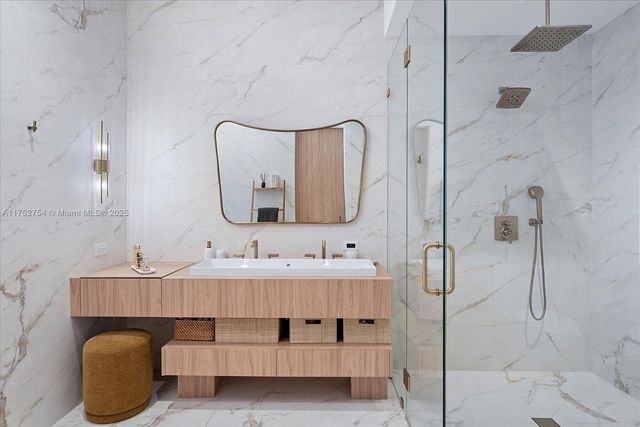 900 Brickell Key Blvd 1604, Miami, FL 33131