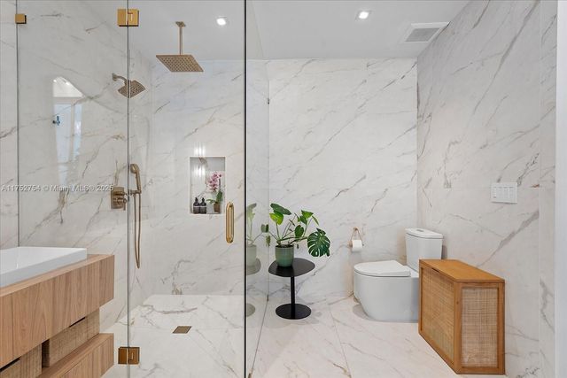 900 Brickell Key Blvd 1604, Miami, FL 33131