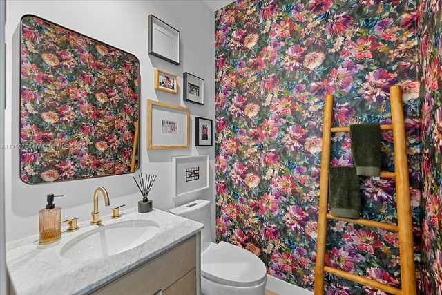 900 Brickell Key Blvd 1604, Miami, FL 33131